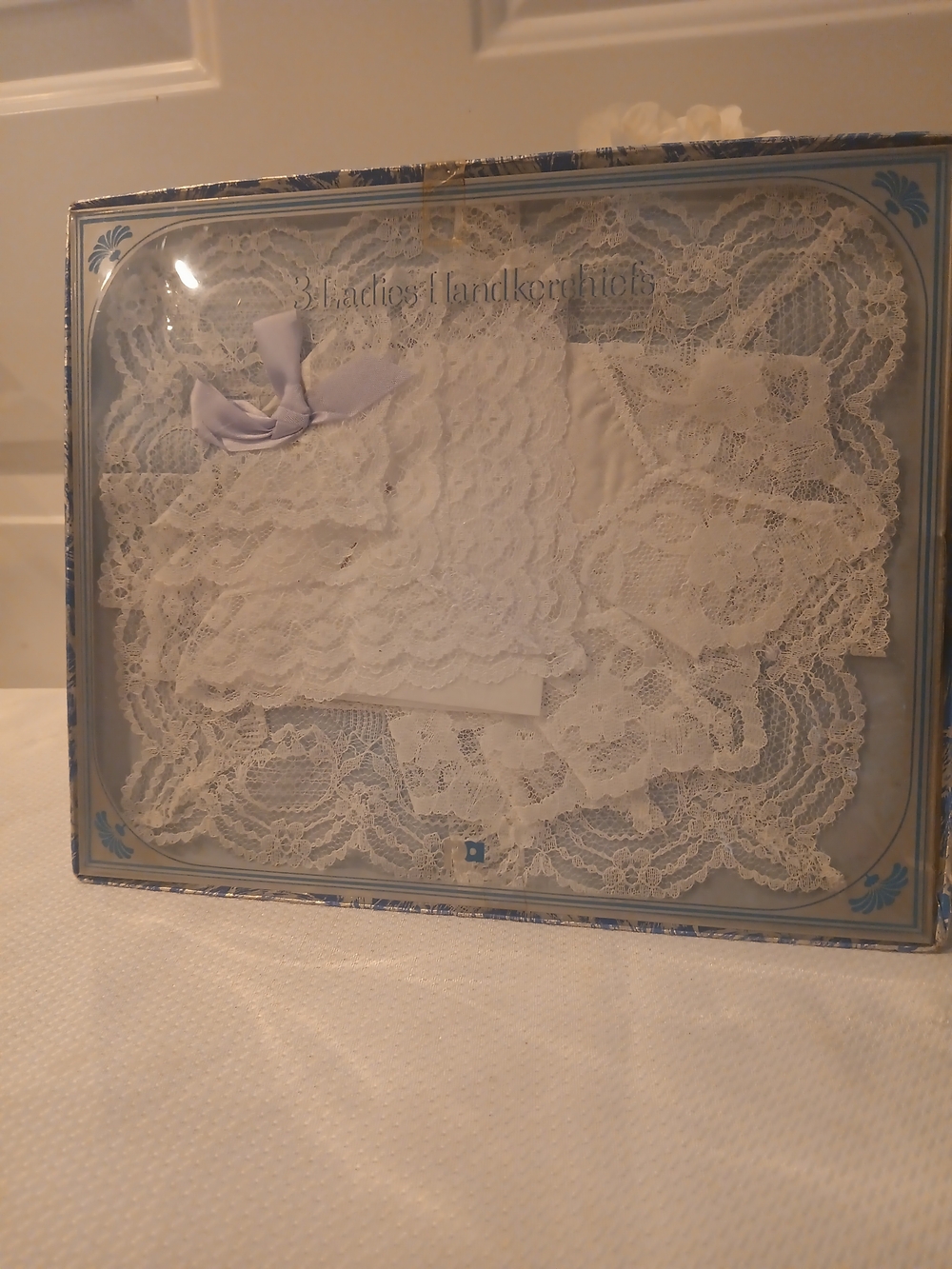 Mid Century Ladies Lace Handkerchiefs Set In Box